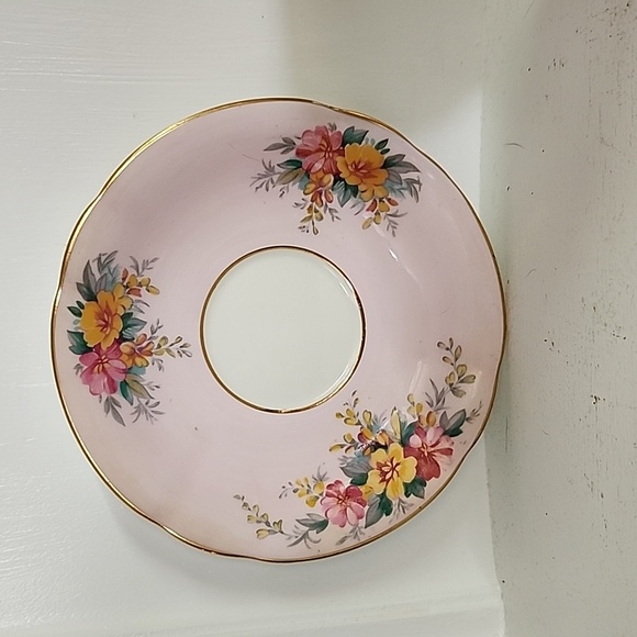 Vintage Windsor Bone China Cup & Saucer Set Pink - Florals 1960's England - Picture 2 of 8